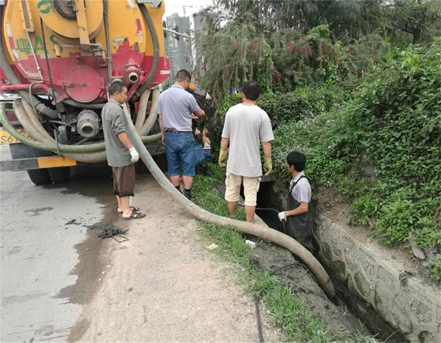 箱涵渠道清淤清理(lǐ)黑臭淤泥改善水质提升水的环境